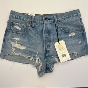 NWT - LEVI 501 - Distressed Shorts - 30